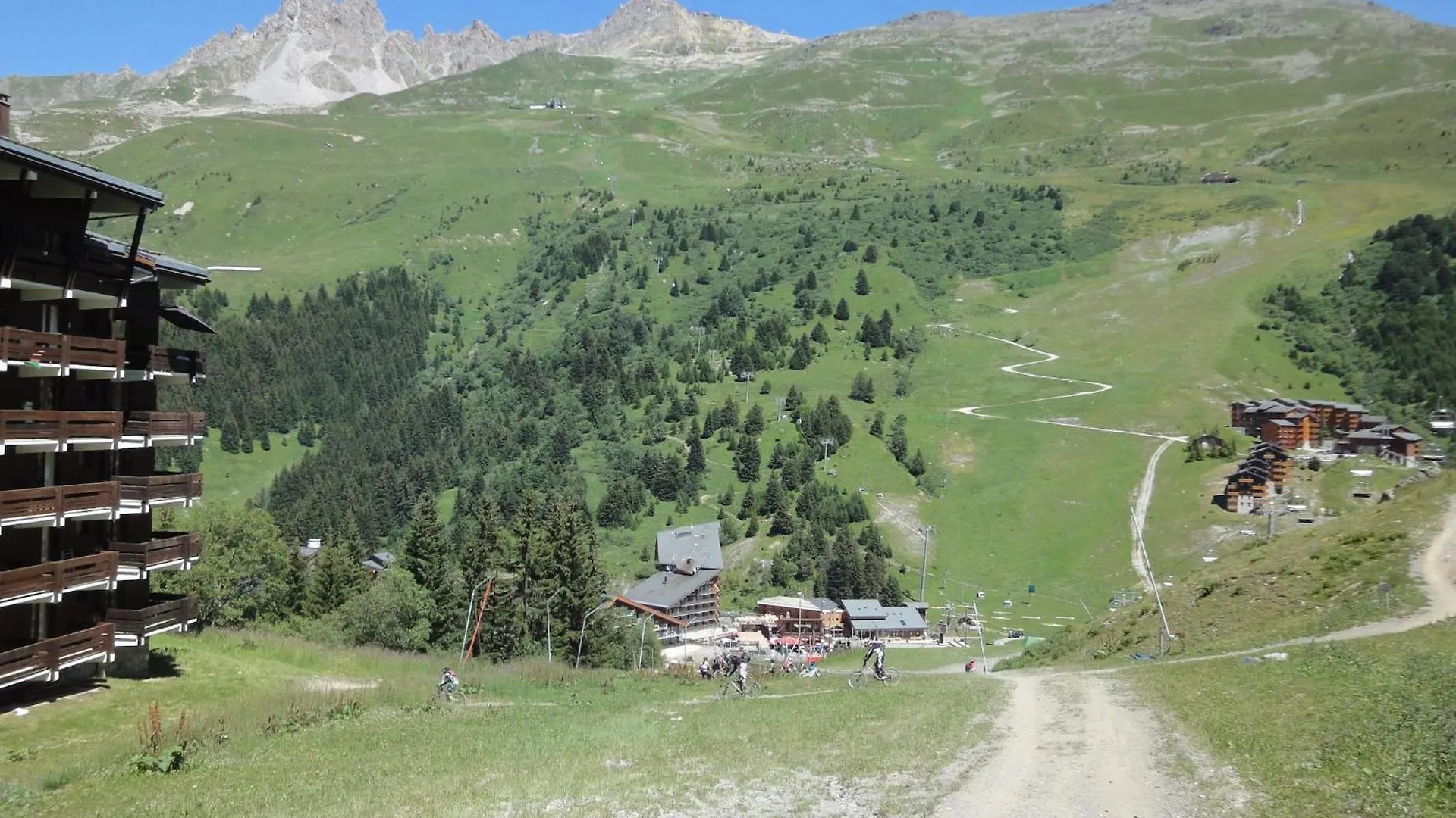 Spacious Apartment in M ribel near Ski Lift Méribel